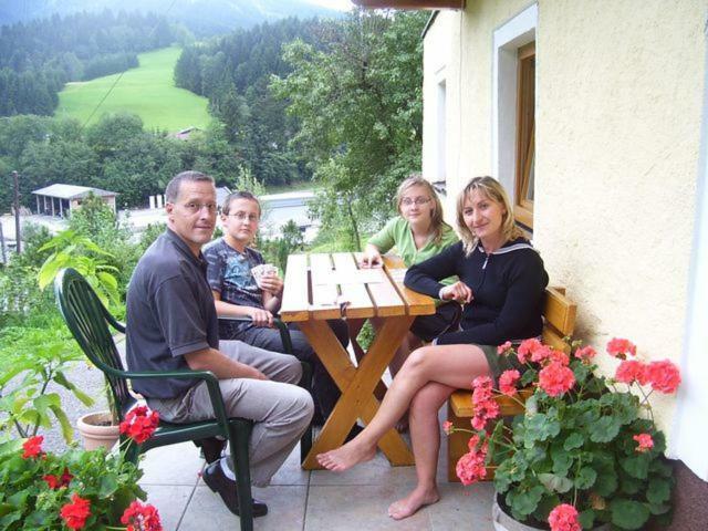 Kiblerhof Apartment Russbach am Pass Gschütt Exterior photo